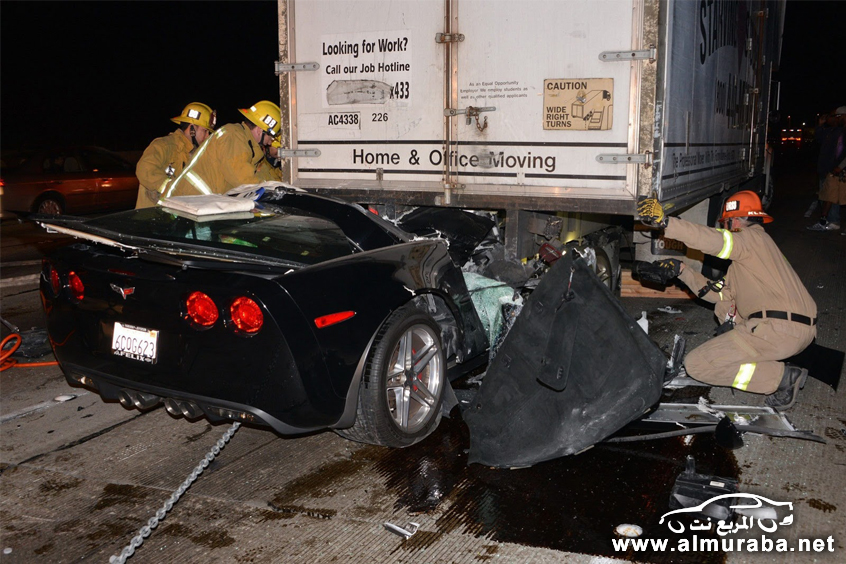 "بالصور" نجاة سائق سيارة كورفيت بأعجوبة من حادث تصادم مروع Corvette Z06 3